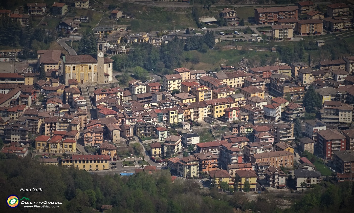 75 Maxi zoom sul centro di Zogno.JPG